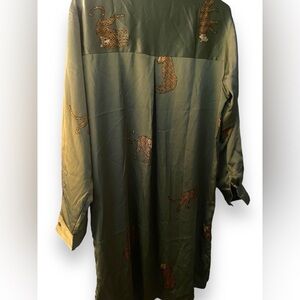 JON & ANNA Green Tiger Long Sleeve Satin Blouse Size Medium casual comfort